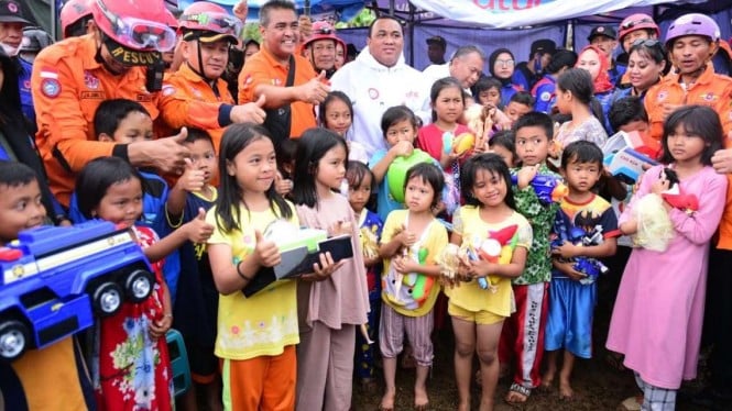 Presiden KSPSI, Andi Gani Nena Wea Bantu Korban Gempa Bumi Cianjur