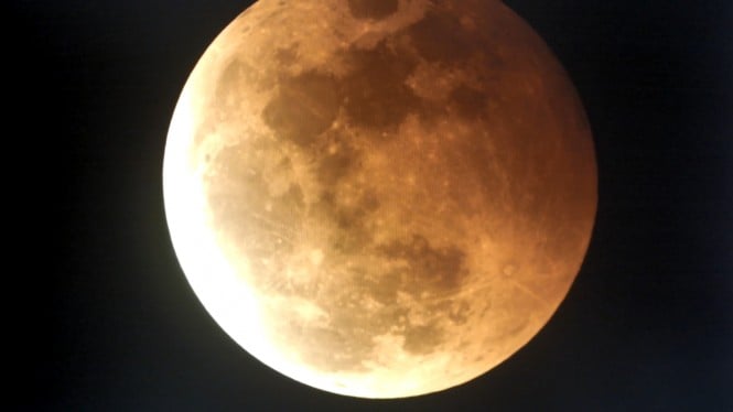 Penampakan gerhana bulan total di Ternate Utara