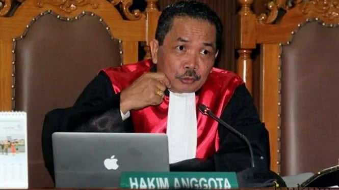 Hakim Binsar  Gultom.