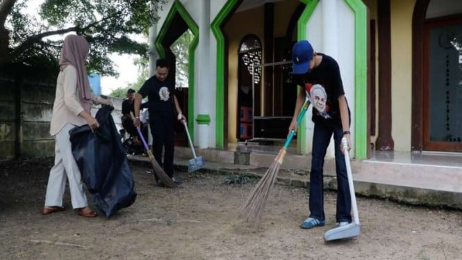 Relawan Ganjar milenial Sumatera Selatan gelar aksi bersih-bersih