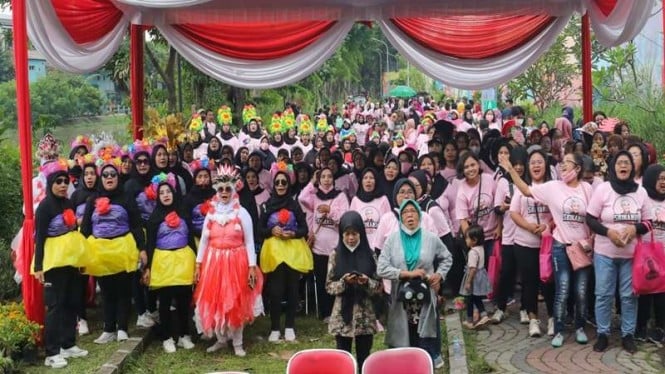 Relawan Srikandi Ganjar Jawa Timur (Jatim) menggelar festival aksi go green
