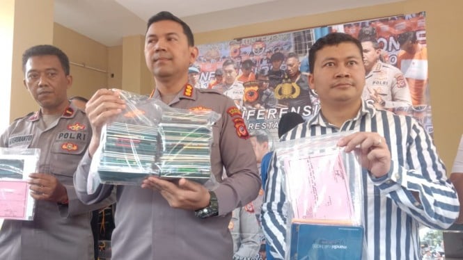 Polresta Bogor Kota tunjukkan barang bukti kasus bos travel umrah murah