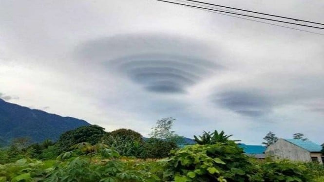 Awan mirip Ufo di langit Jayapura
