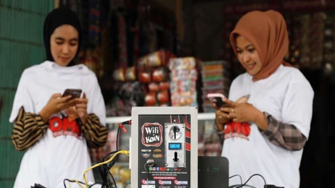 Fasilitas internet berupa wifi box koin di pasar Lampung