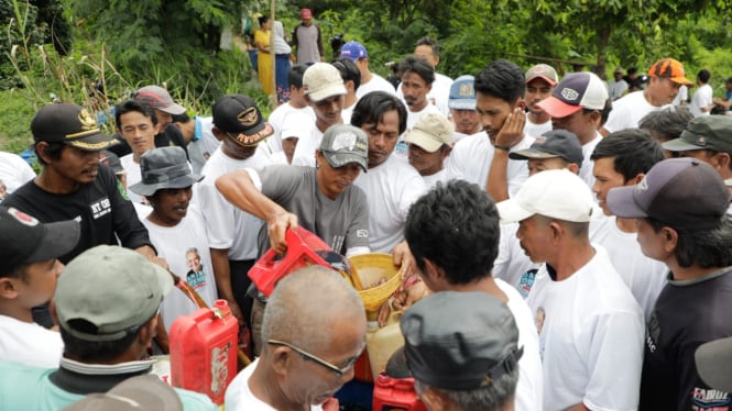 Nelayan di Subang dapat bantuan oli gratis