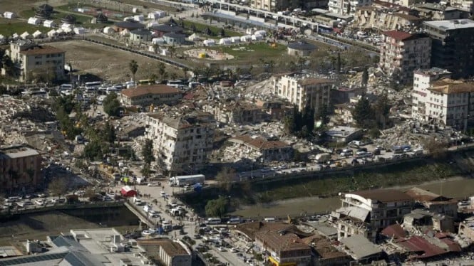 Foto gedung-gedung hancur akibat gempa magnitudo 7,8 di Antakya, selatan Turki.