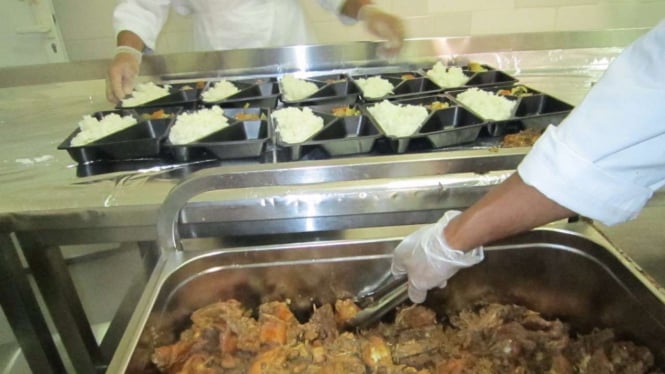 Pengolahan makanan untuk katering jemaah haji Indonesia