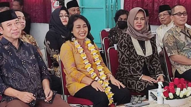 Menteri Pemberdayaan Perempuan dan Perlindungan Anak Bintang Puspayoga dalam acara "Penandatanganan Pakta Integritas Pencegahan Perkawinan Anak di Satuan Pendidikan", di SMP Negeri 3 Kebasen, Banyumas, Jawa Tengah, Sabtu, 15 April 2023.