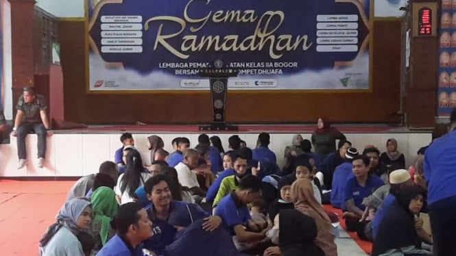 Para narapidana Lapas Kelas II Bogor, Paledang, diizinkan bertemu anggota keluarga mereka untuk berbuka puasa bersama Senin, 3 April 2023.