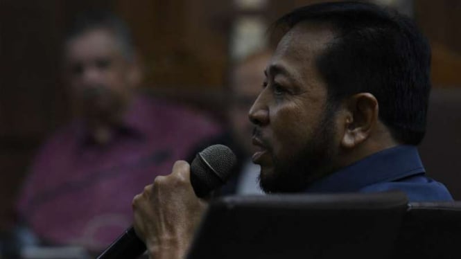 Penampilan baru Setya Novanto, saat  bersaksi di sidang suap proyek PLTU Riau-1.