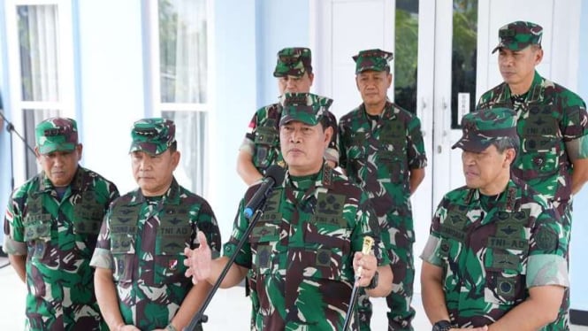 Panglima TNI Laksamana Yudo Margono jumpa pers di Lanud Timika, Papua