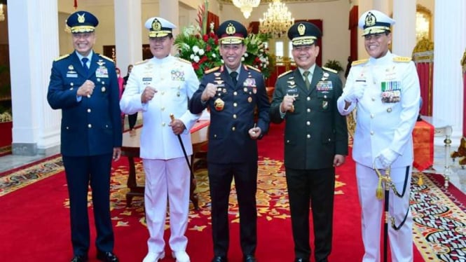 Kapolri bersama Panglima TNI dan Kepala Staf Angkatan