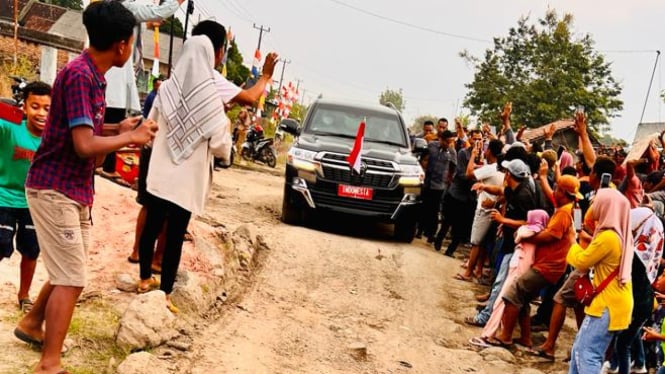 Mobil jenis SUV yang ditumpangi Jokowi saat cek jalan rusak di Lampung
