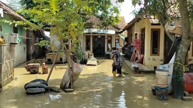 Rumah warga di Kecamatan Waled, Kabupaten Cirebon, Jawa Barat, terendam banjir