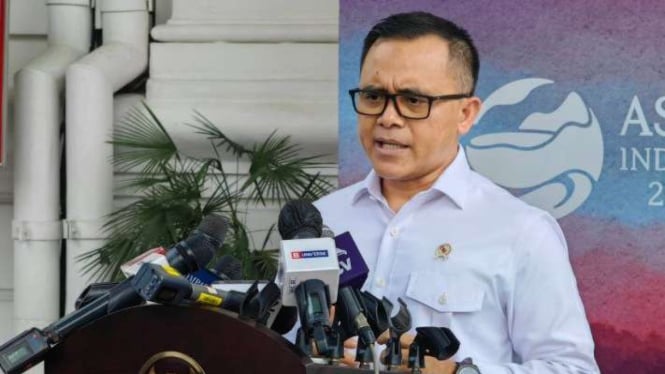 Menteri Pendayagunaan Aparatur Negara dan Reformasi Birokrasi Abdullah Azwar Anas menyampaikan keterangan pers di lingkungan Istana Kepresidenan Jakarta, Senin, 12 Juni 2023.